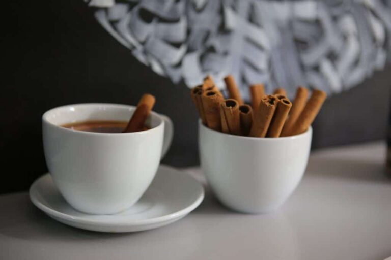 7 Benefits of Adding Cinnamon in Coffee & How To Do It Right
