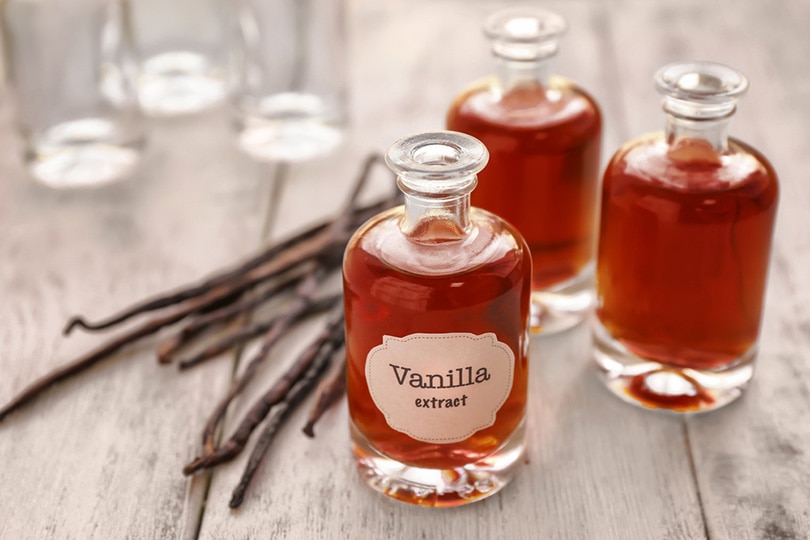 Vanilla Extract in Coffee: Easy Recipes, Benefits, and Tips